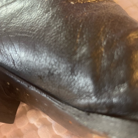 Larry Mandan - Picture 12 of 15